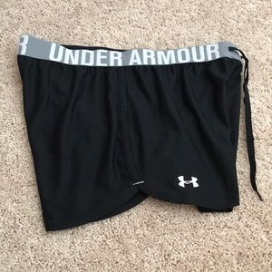 Under Armour Loose Fitting Black Shorts